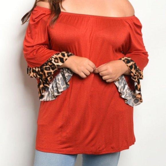 Tops - PLUS SIZE Leopard Print Detraled Top